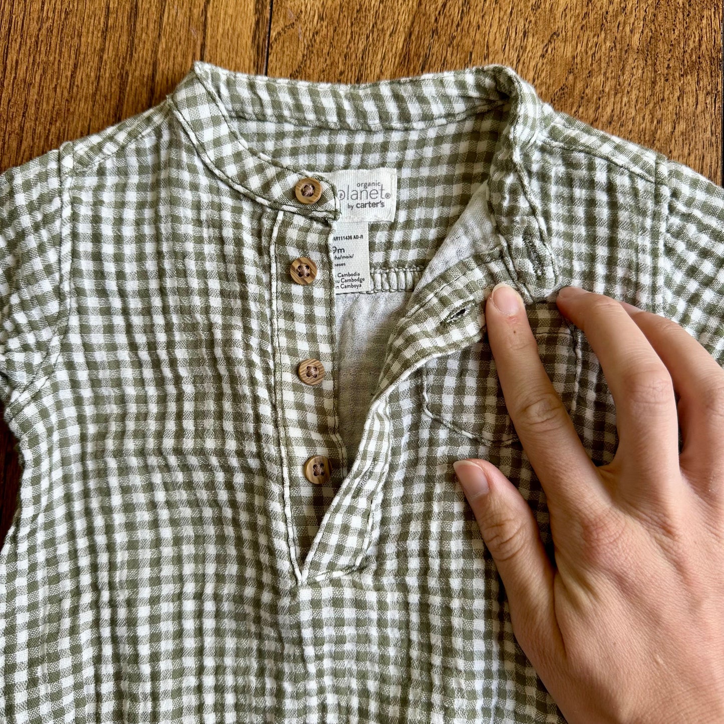 #95 EUC Boys Little Planet Green Ginham Guaze Button Down Onesie, size 9 months