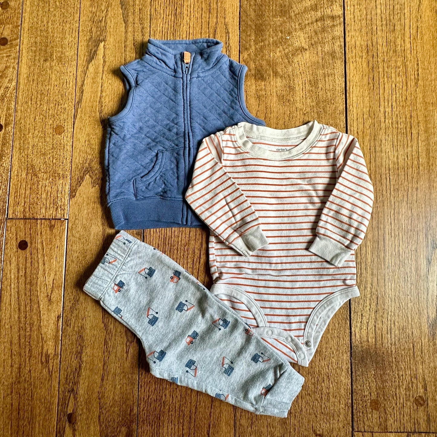 #95 EUC Boys Carters Set of 2 Truck Outfits, size 9-12 months