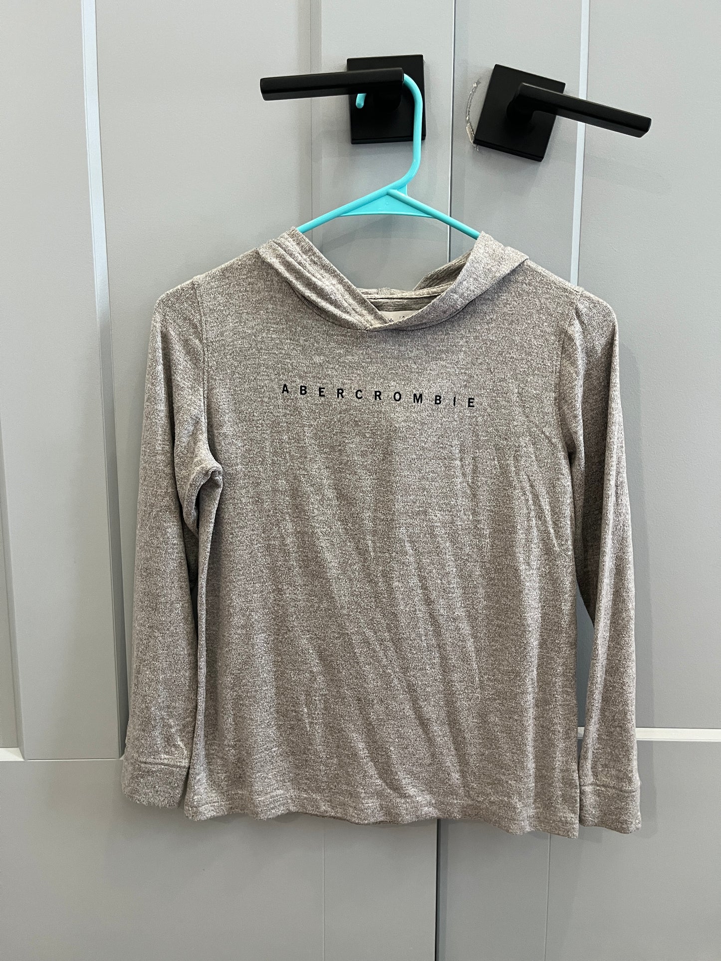 137 Abercrombie Kids Boys 9/10 Like new hooded shirt, light weight, casual
