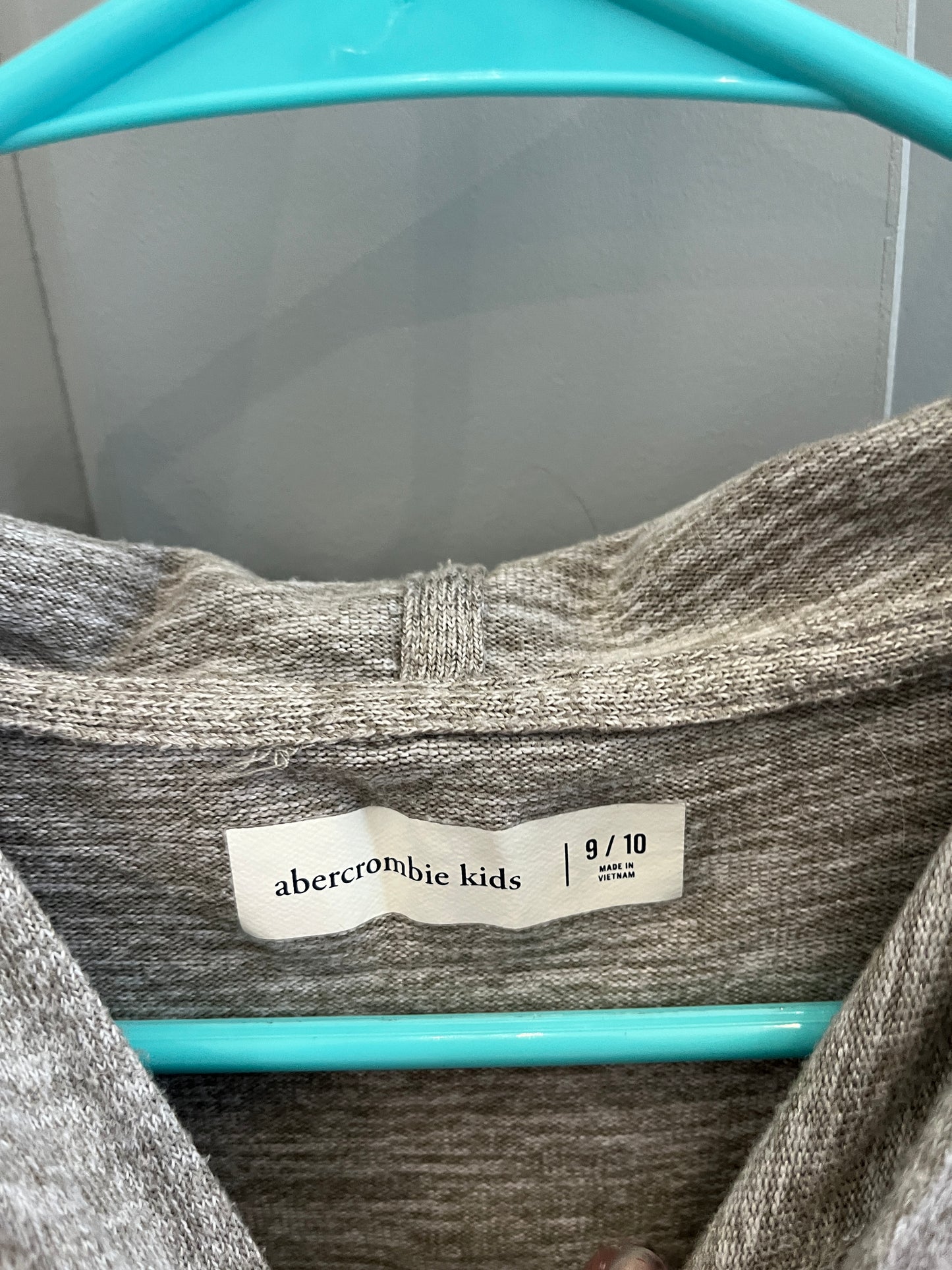 137 Abercrombie Kids Boys 9/10 Like new hooded shirt, light weight, casual