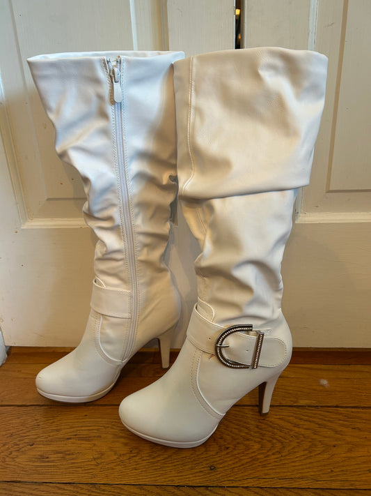 136 NIB white boots- size 8 great for Halloween costume