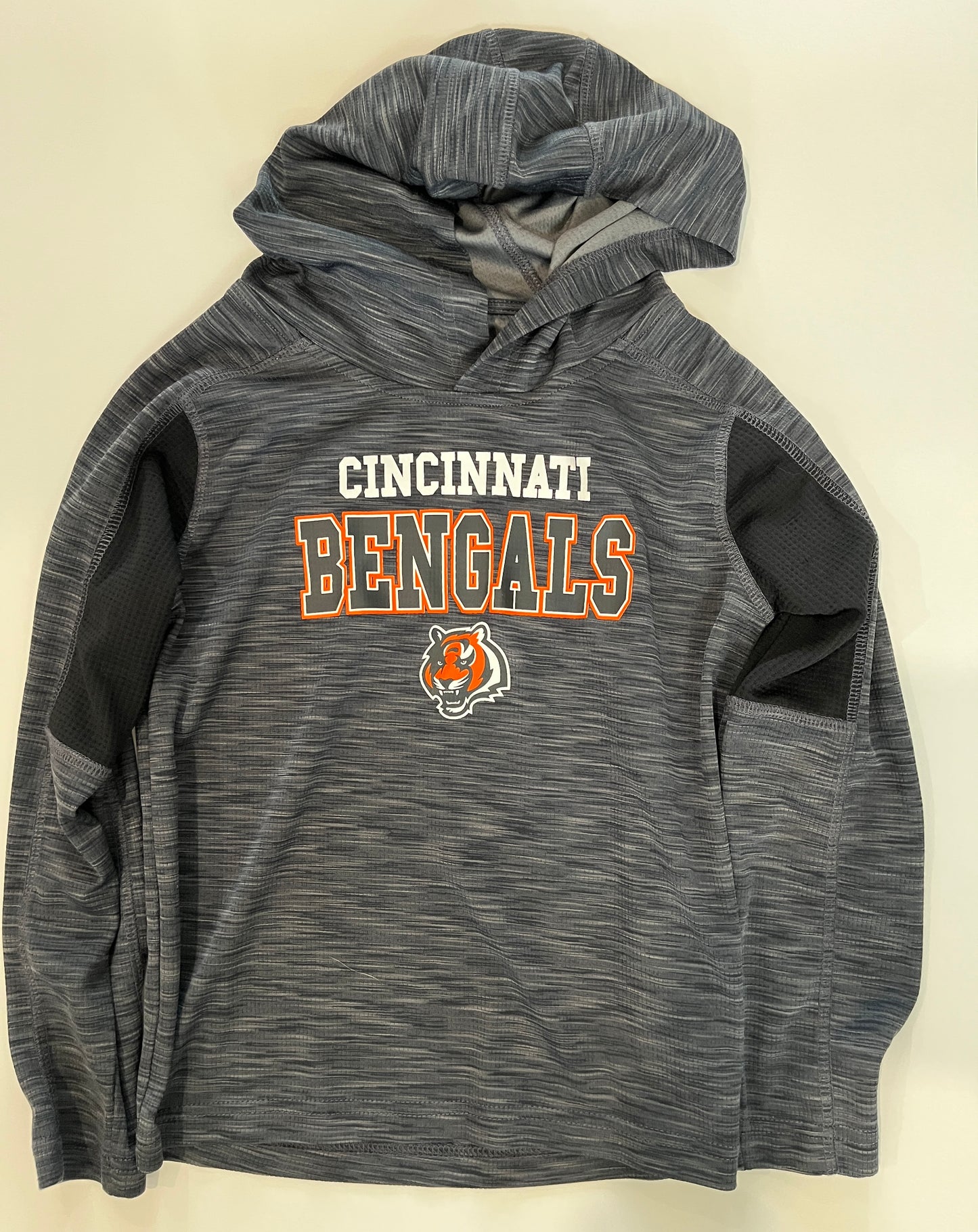 137 Bengals  Boys Small 6/7 long sleeve shirt with hood LN