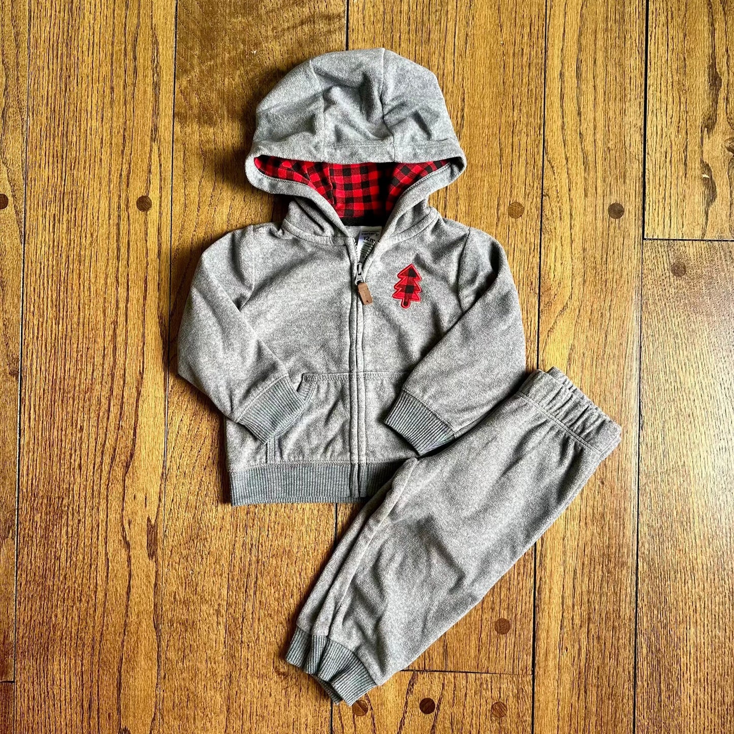 #95 EUC Boys Carters Gray Fleece Christmas Tree Outfit, size 12 months
