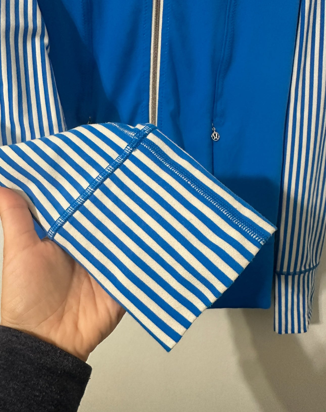 #111 Lululemon Daily Yoga Jacket Women's Size 6 Beaming Blue Striped Activewear