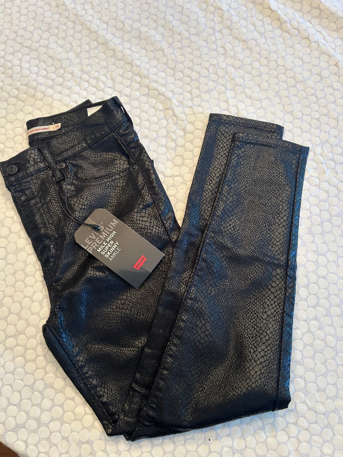 136 nWT Levi black jeans skinny size 26