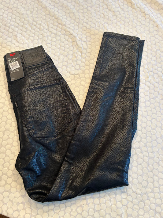 136 nWT Levi black jeans skinny size 26