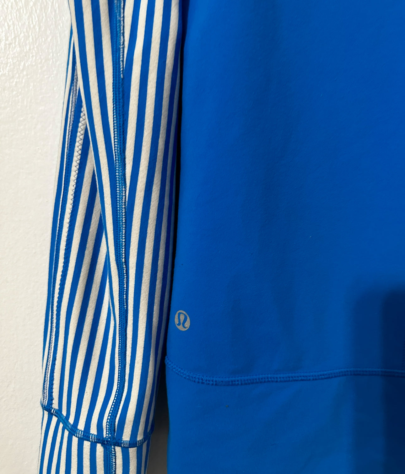 #111 Lululemon Daily Yoga Jacket Women's Size 6 Beaming Blue Striped Activewear