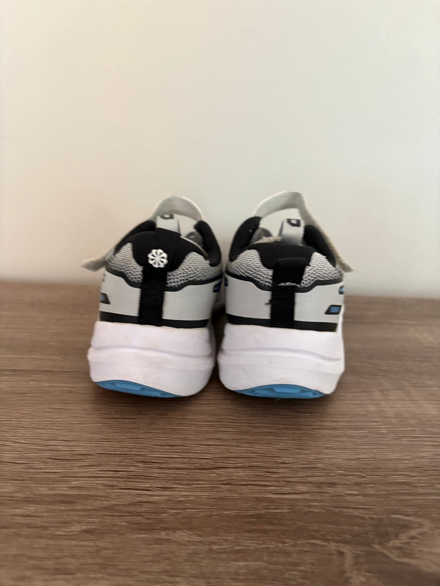 Seller #172 REDUCED Nike Boys Running Shoes youth 1.5Y