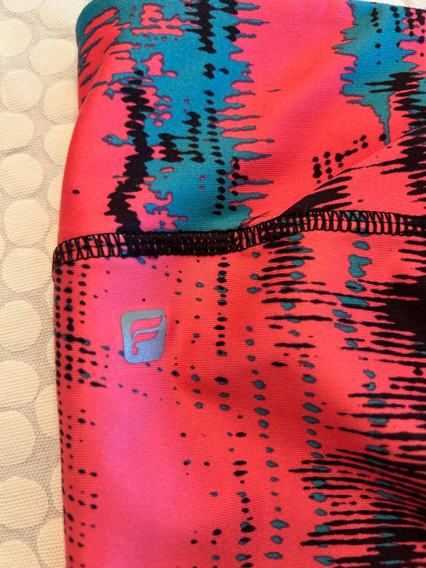 136 EUC Fabletics leggings size small 3/4 crop