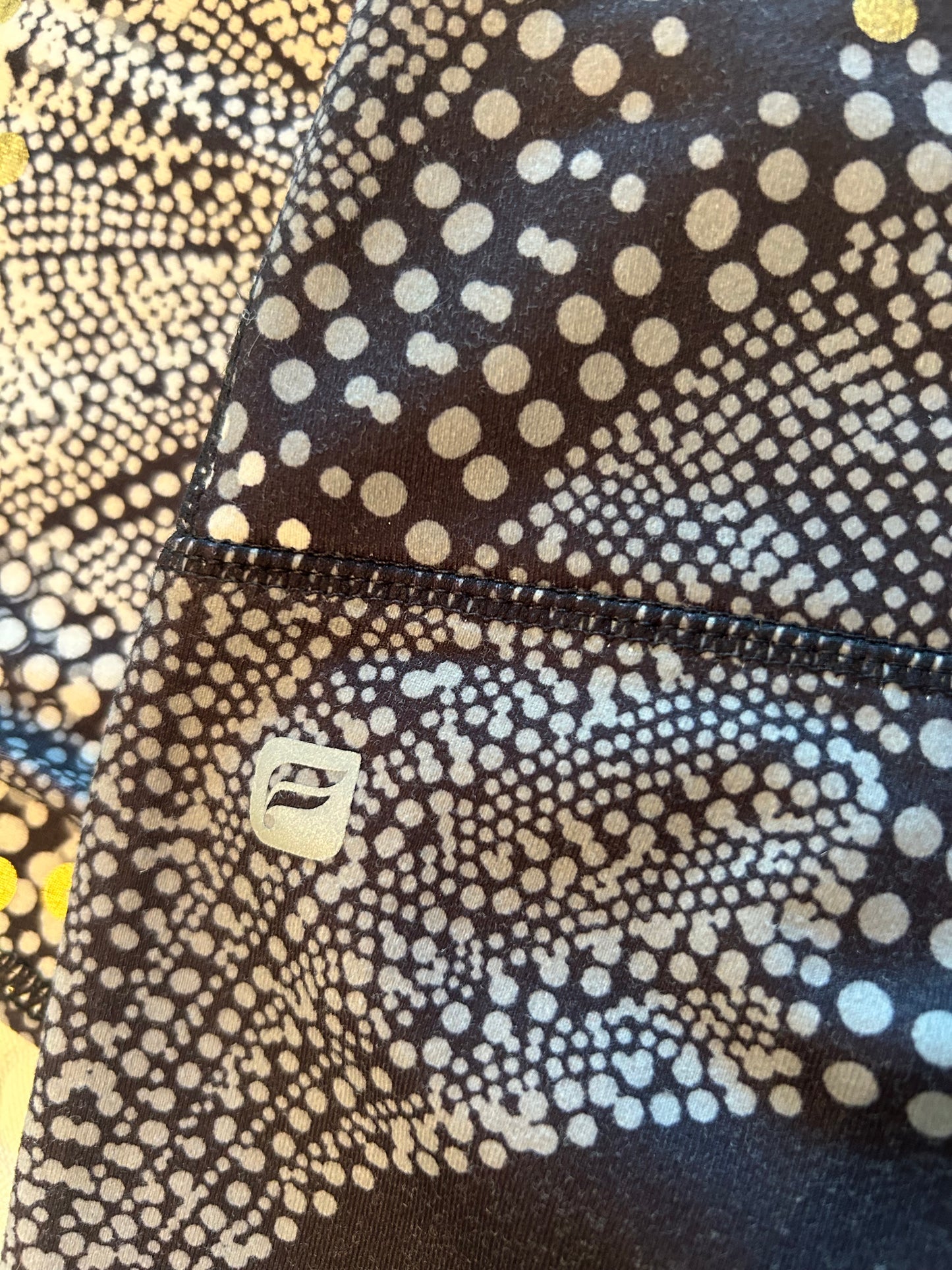 136 EUC Fabletics leggings size small