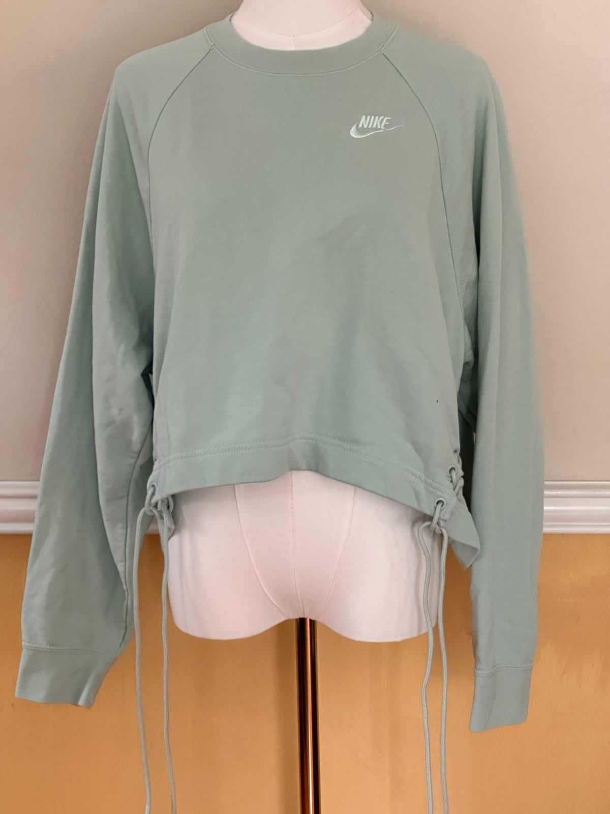 #163 Nike Cropped Green Sweatshirt with Tie Sides - Women's M - EUC