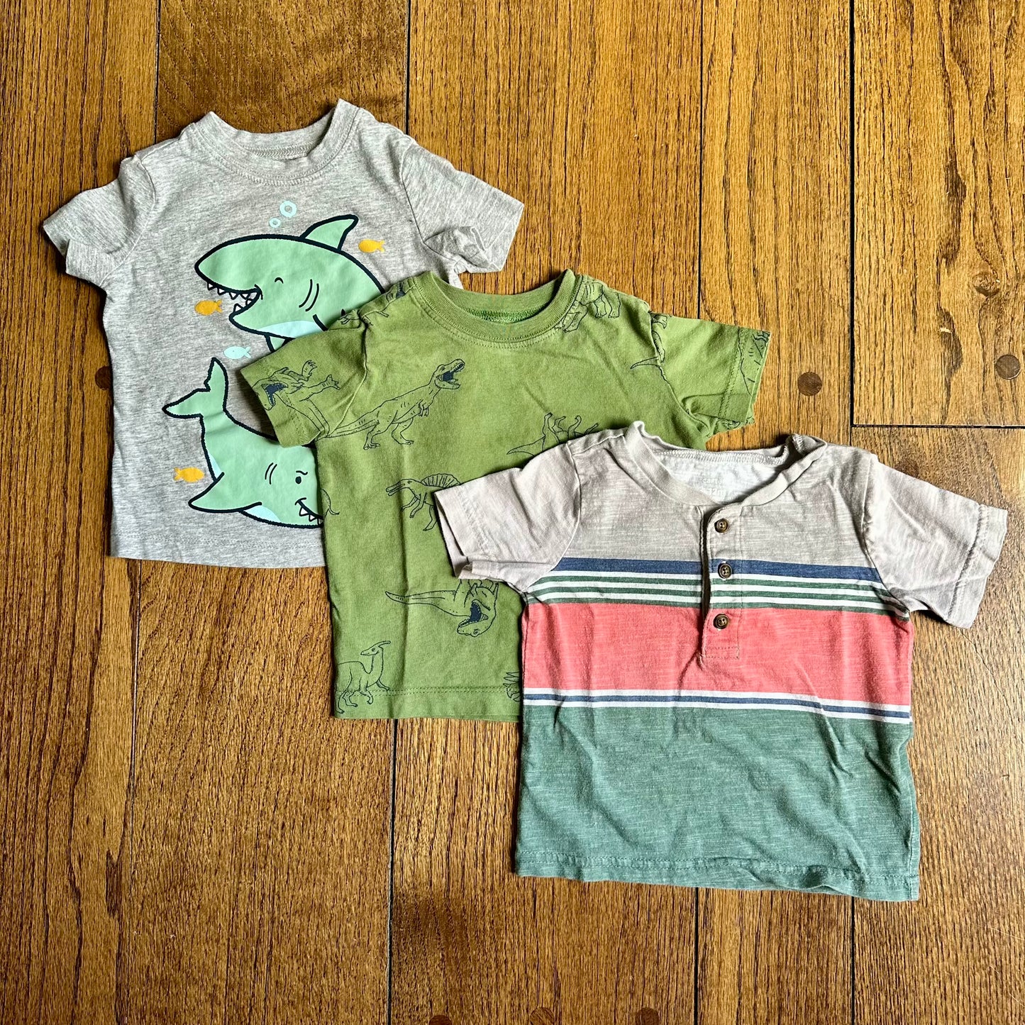 #95 GUC Boys Carters Set of 3 Short Sleeve Shirts, gray whale / green dino / salmon stripe, size 12 months