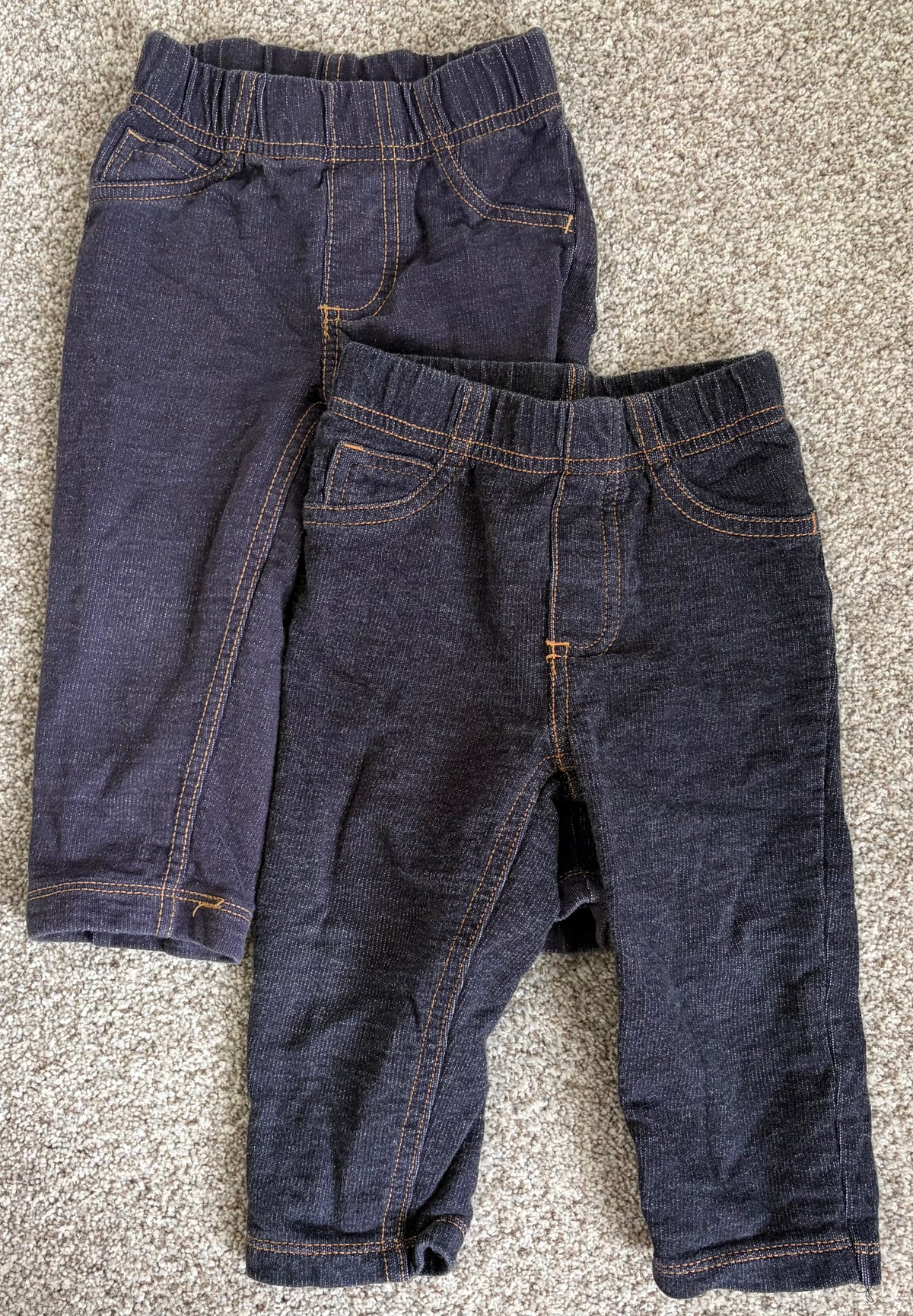 Seller #178 Set of 2 Carter’s pants size 12 mo