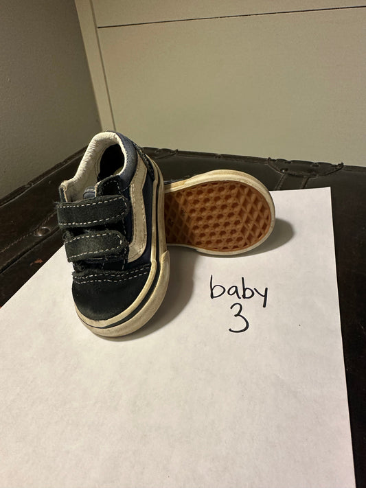 Seller #51: Toddler Old Skool Van Shoe - size 3