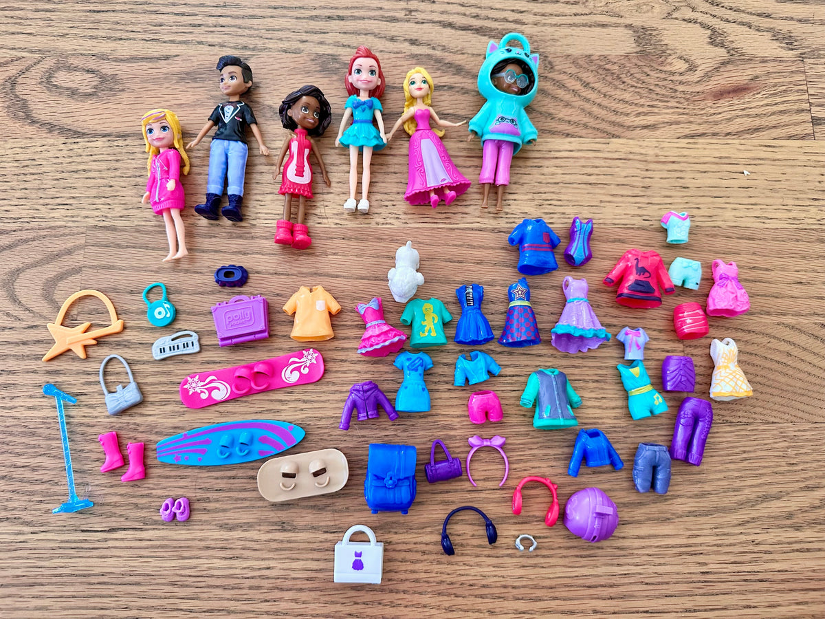 #98- Fashion Polly, Larger 3in. Polly Pocket dolls & Accessories