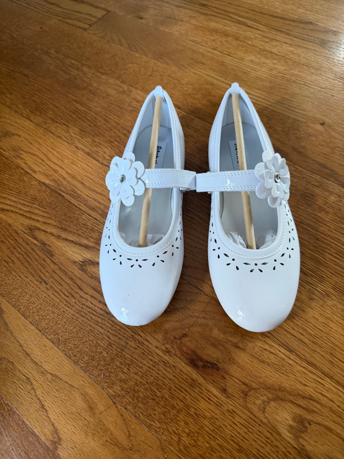 #181 New in Box Girls Velcro Dress Shoes, Size 3