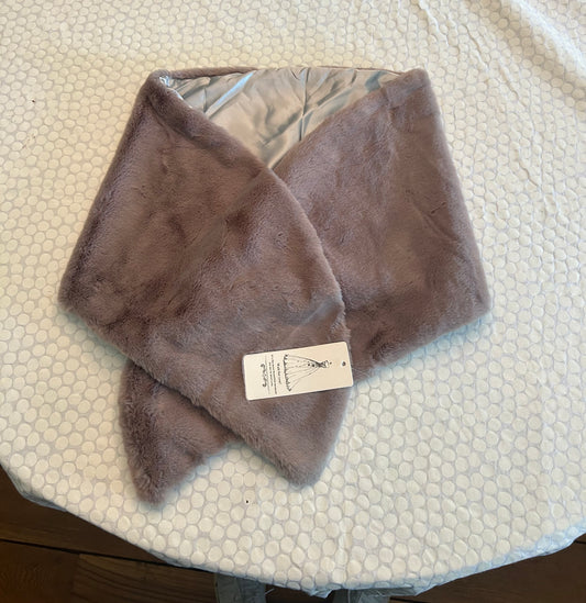 136 NWT Faux Fur Wrap