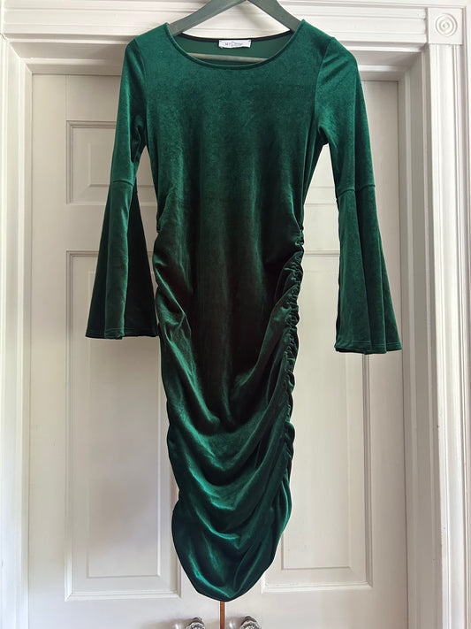 136 NWOT My bump size small velvet green dress