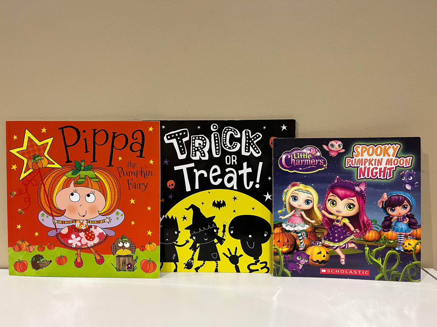 137 (3 HALLOWEEN BOOKS) Pippa the pumpkin fairy, Trick or Treat, Little Charmers Spooky pumpkin moon night, paperback books, LN