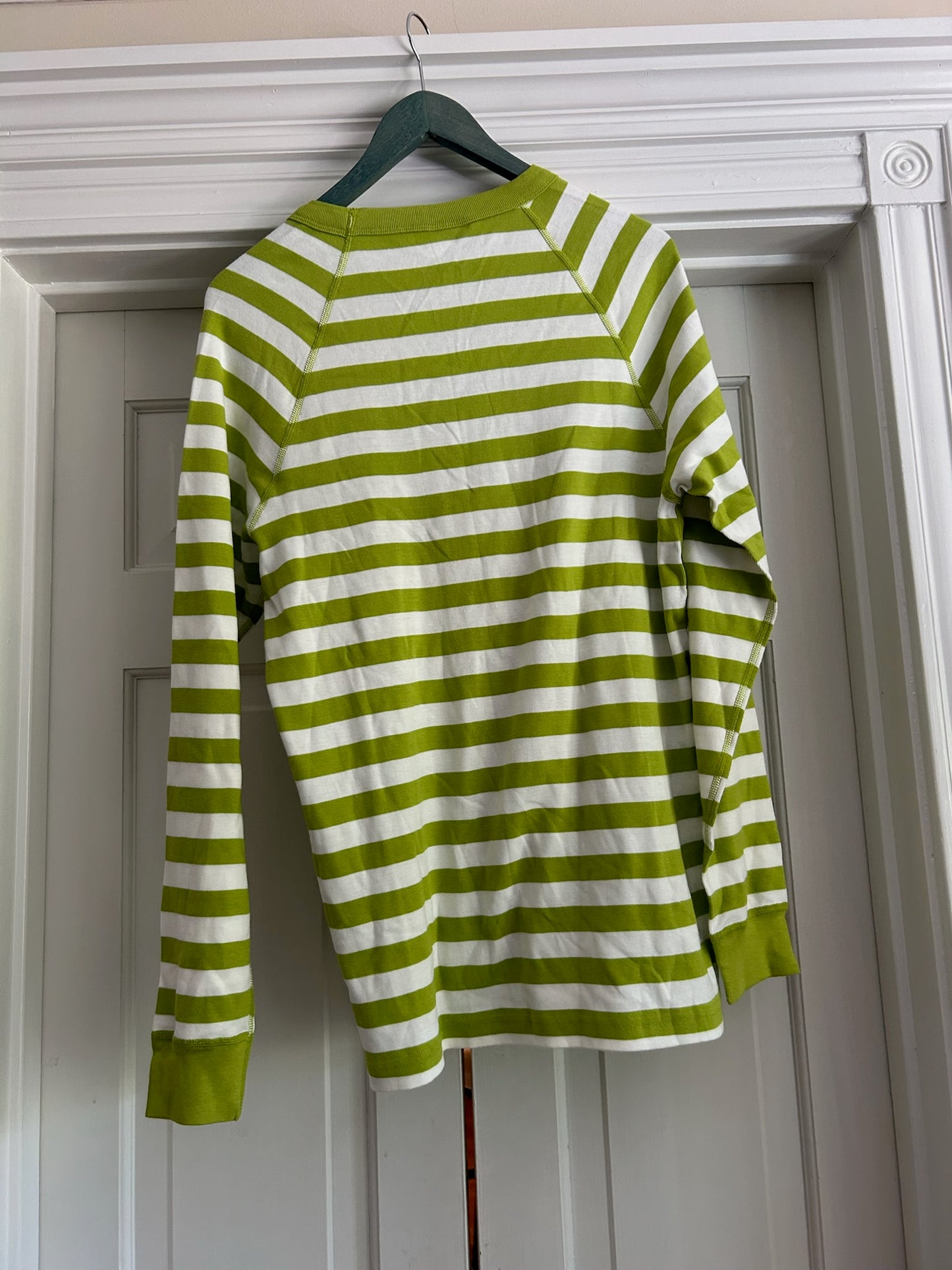 136 NWOT Grinch PJ Shirr Hanna Anderson L
