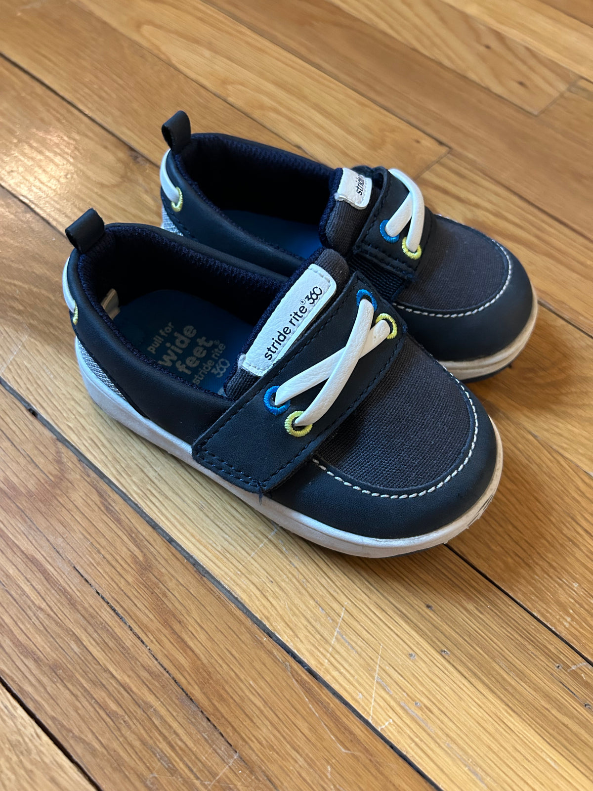 Seller 128 - Stride Rite Boys Size 5 Toddler Shoes