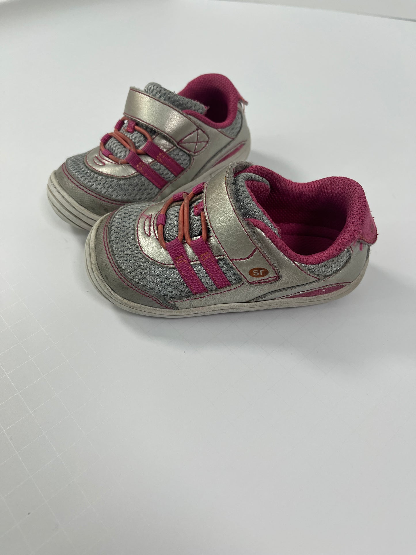 PPU 45242 girls Stride Rite size 6 silver/pink sneakers