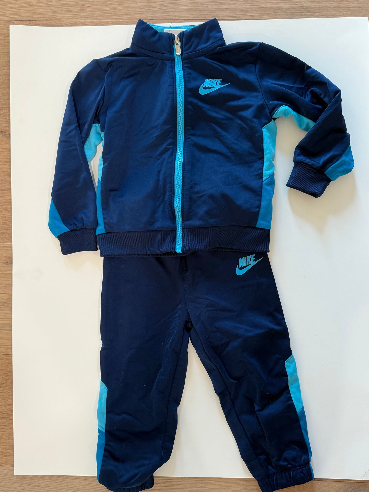 #50 • Boys • Nike • 24 Months • EUC