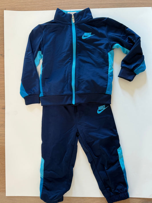 #50 • Boys • Nike • 24 Months • EUC
