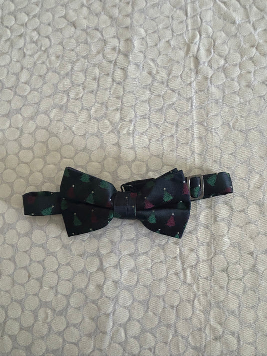 136 NWOT holiday bow tie