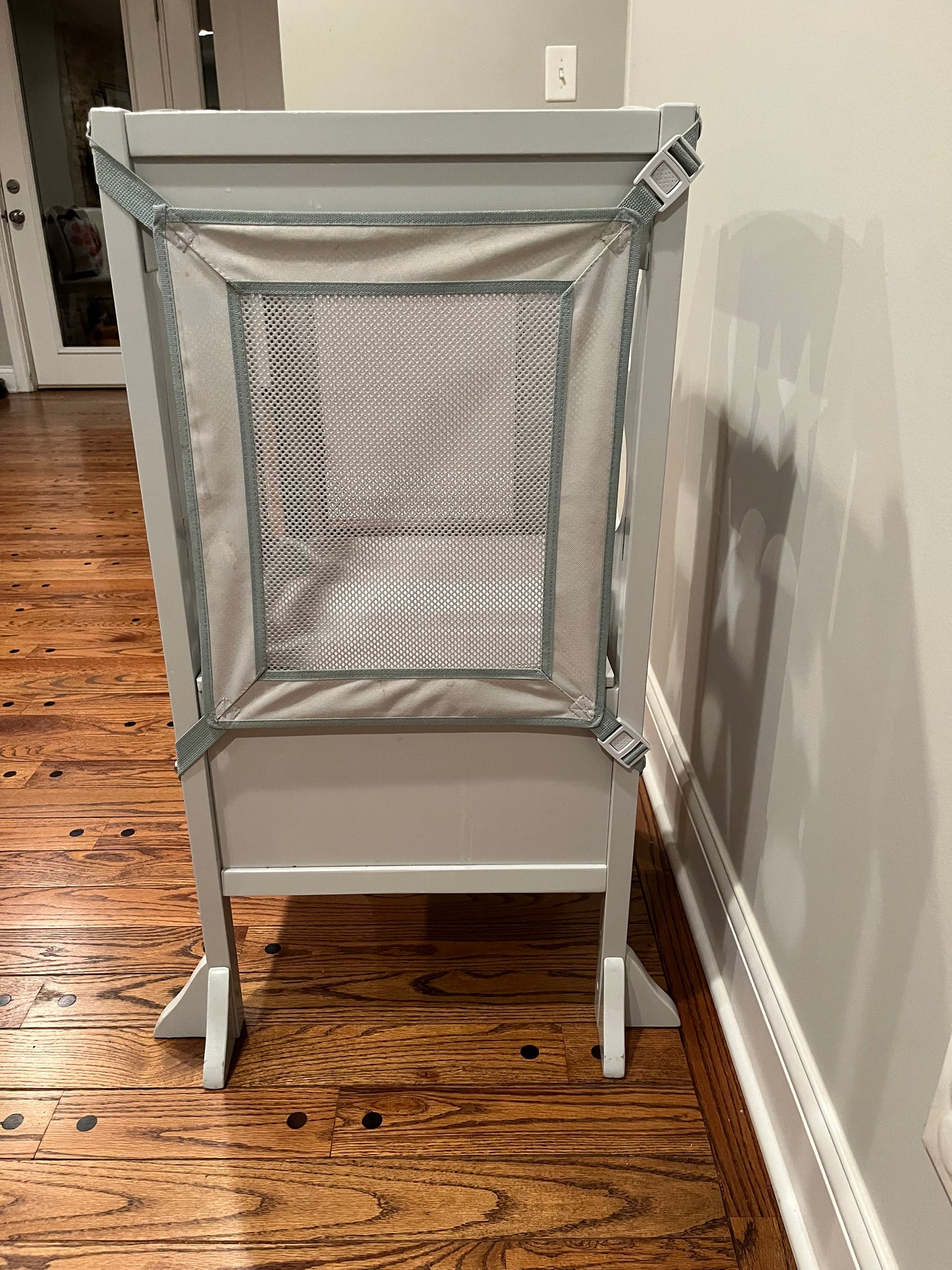 #173 Guidecraft Kitchen helper toddler tower step stool with chalkboard *See description