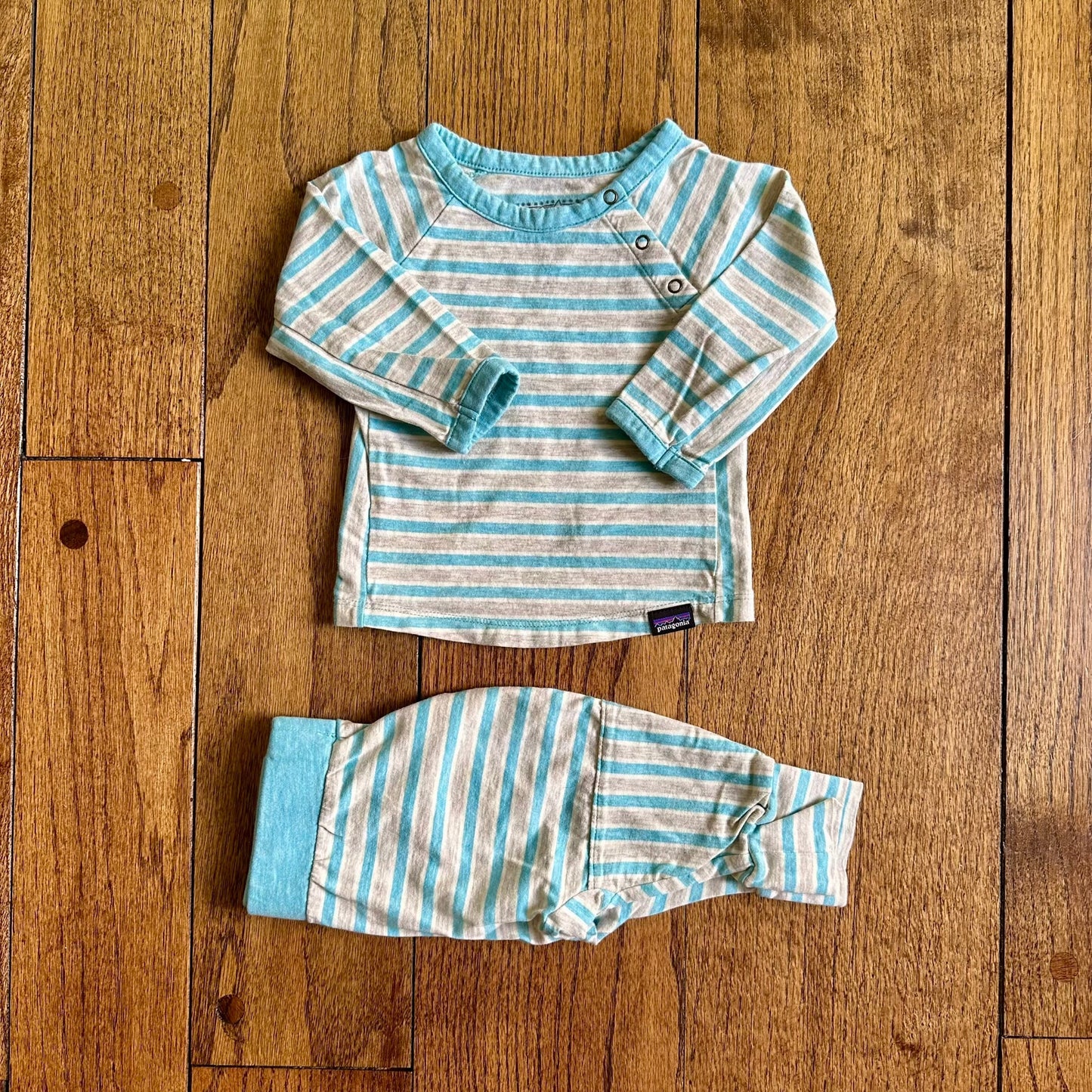 #95 EUC Boys Patagonia Blue and Gray Striped Baby Outfit, size 3-6 months