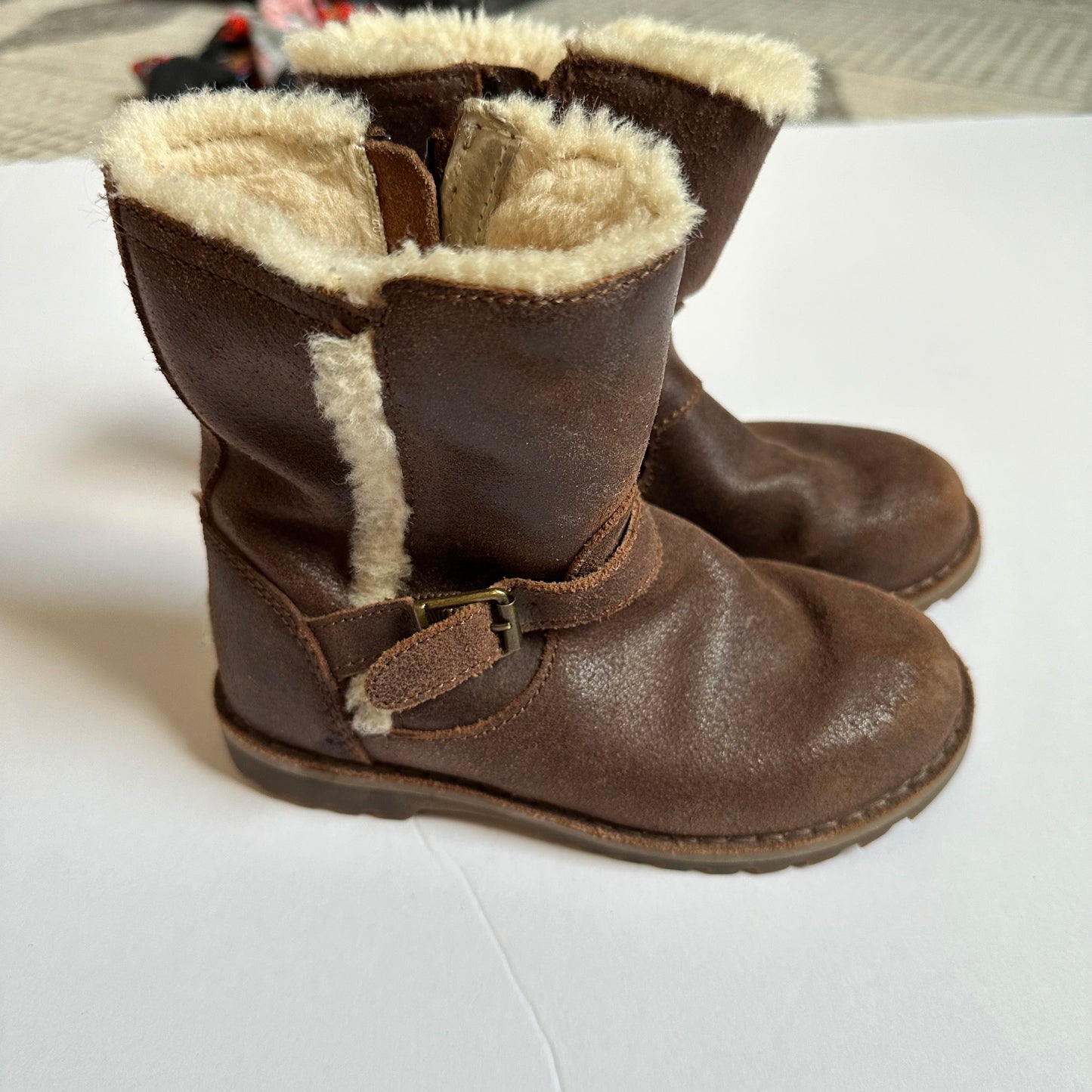 #86B UGG Brown Boots girls 10