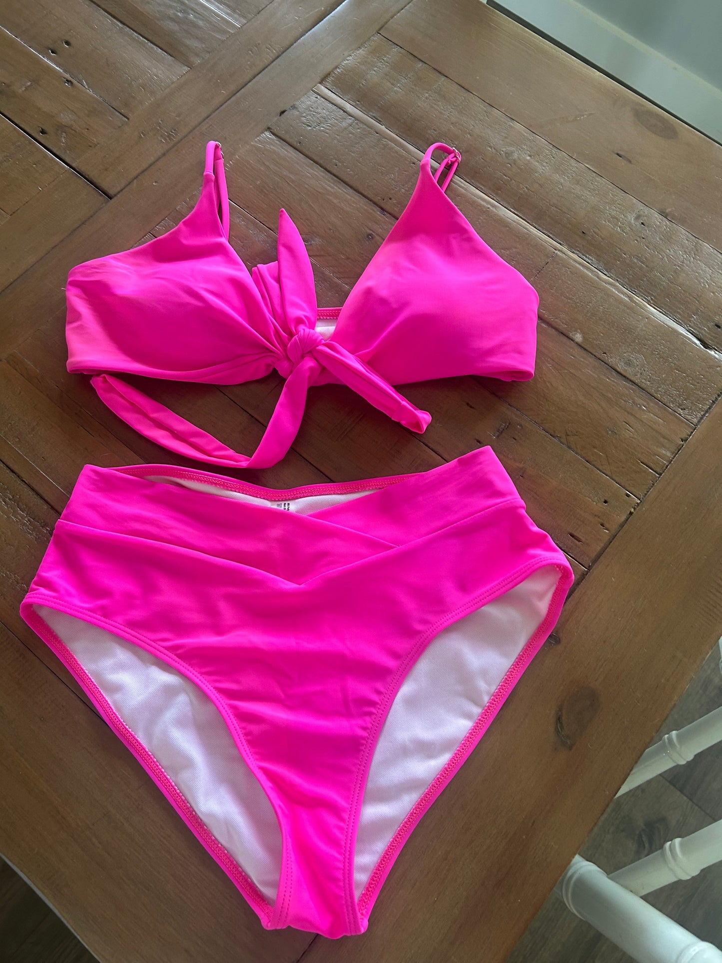 137 women's size M top and bottom Bikini swim LN hot pink