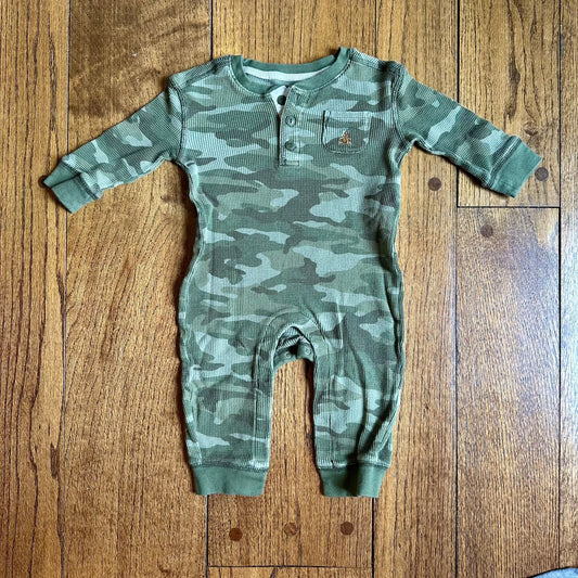 #95 EUC Boys Gap Green Camo Romper, size 12-18 months