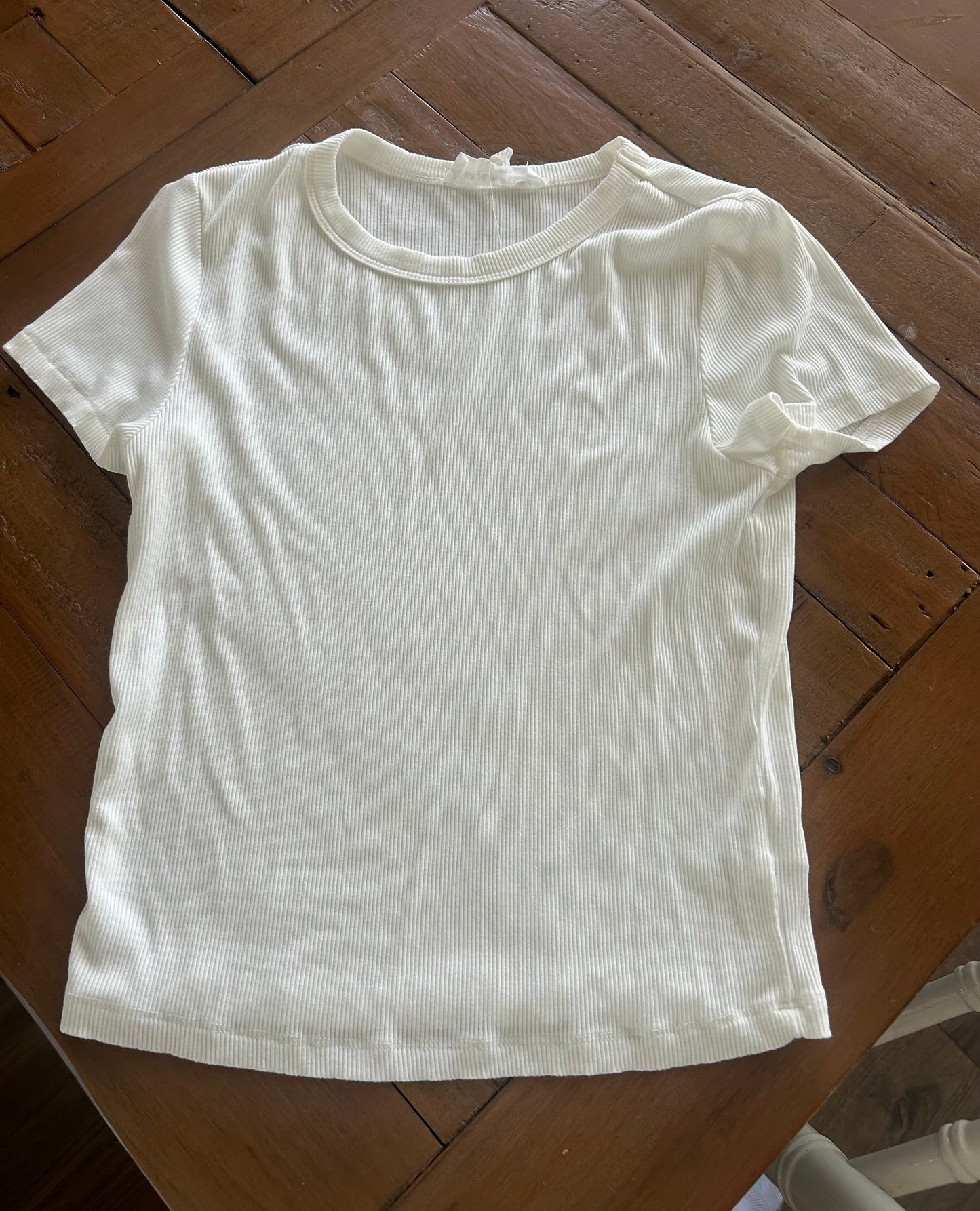 137 women's/ juniors black t-shirt with lemons, orange wild fable crop top, off white T-shirt Size Medium form target EUC (multiple pictures)