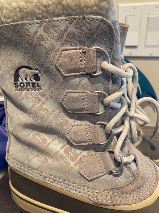 Seller #57 Womens 8 Sorel waterproof snow boots REDUCED