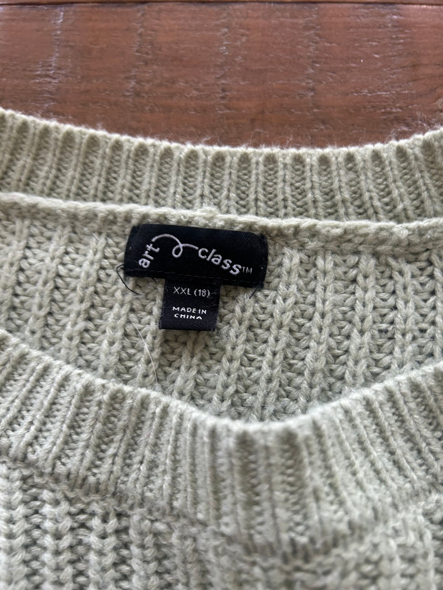 137 Girls XXL(18) Cropped green sweater