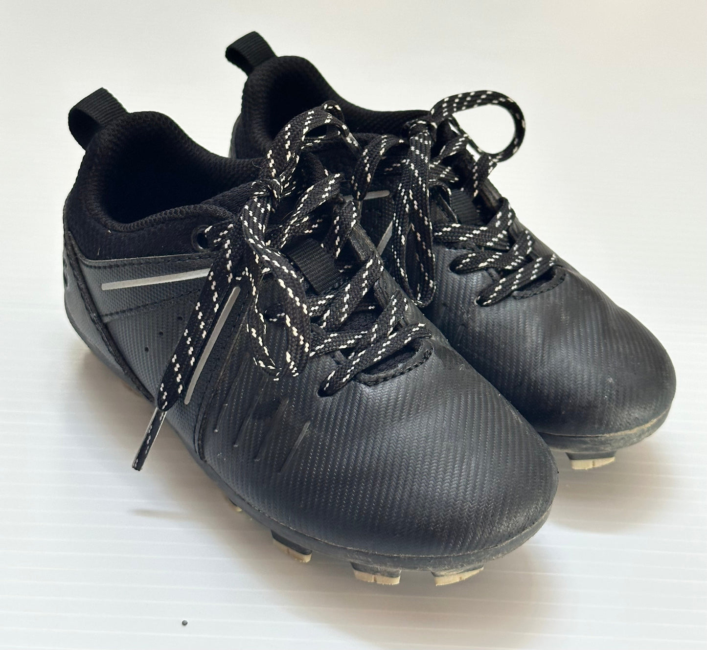 Seller #168 DSG Boys Size 10 Black Baseball Cleats