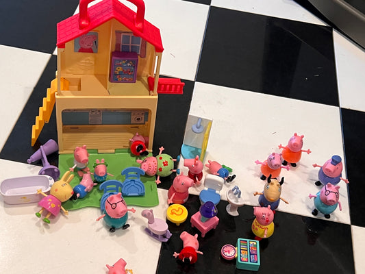 Peppa pig figures, house and bathroom furniture