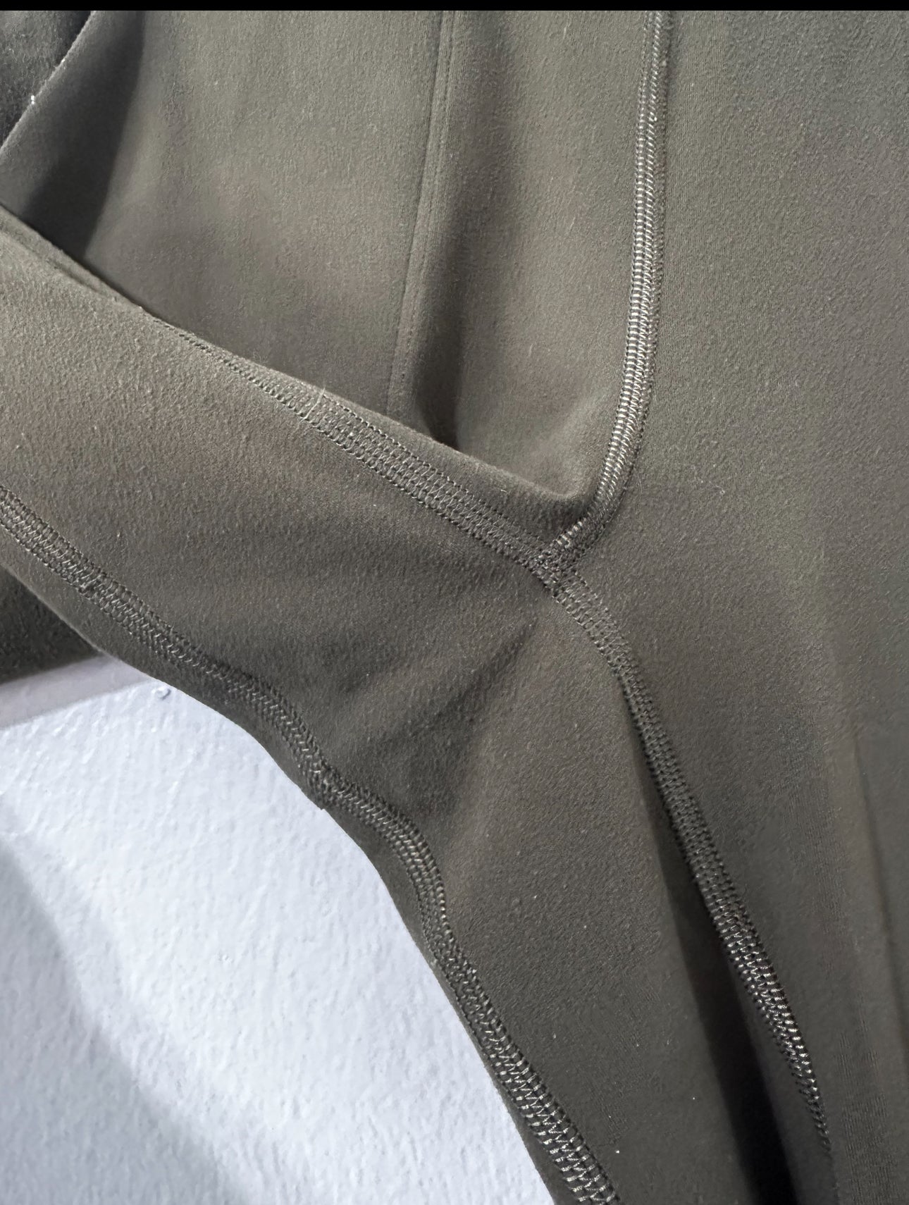 #111 Women Lululemon Align Jogger 28" Dark Olive size 4