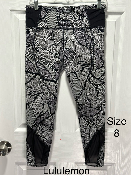 #186 Lululemon Pace Rival Crop - Women's 8 - EUC