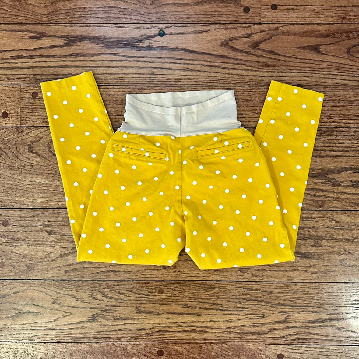 Women's Old Navy Maternity Yellow Polka Dot (full panel) Cropped Pants - size 4