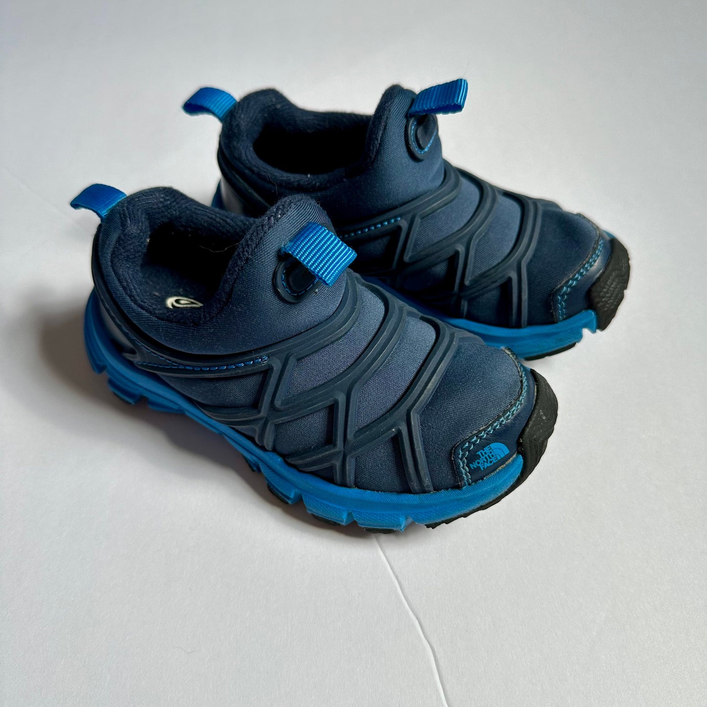 #162 North Face Navy Sneakers Boys 8