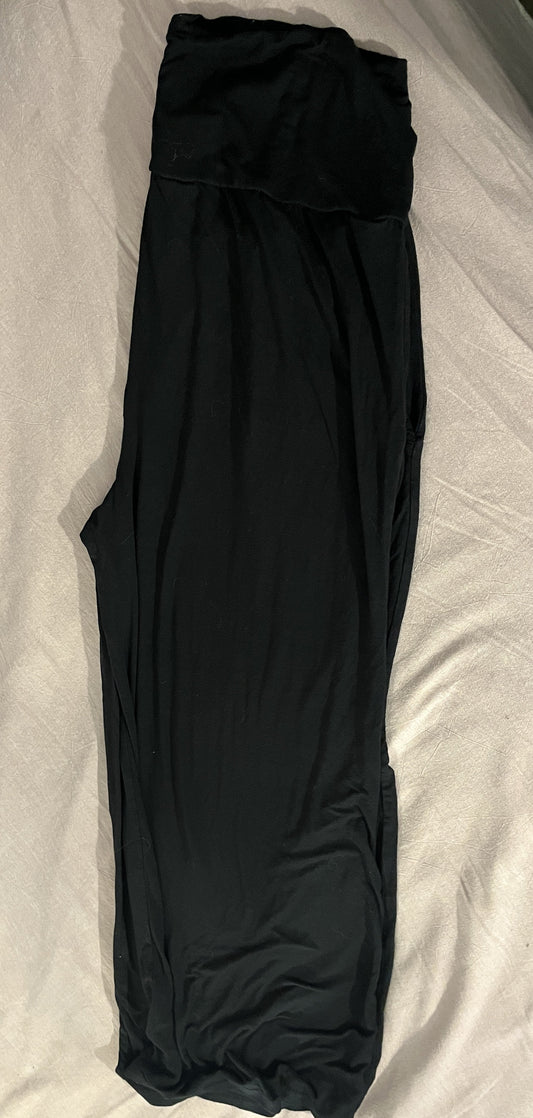 #211 REDUCED Kindred Braverly XL Capri Maternity Pants w/ Pockets