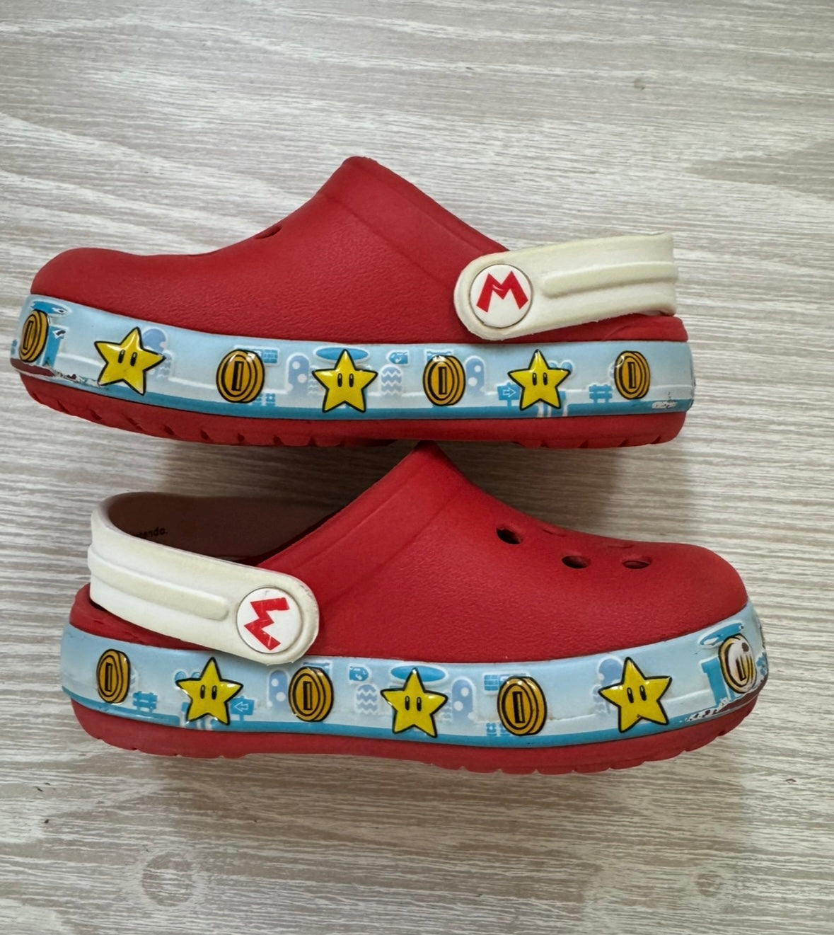#207 Mario Crocs toddler size 6c - see description