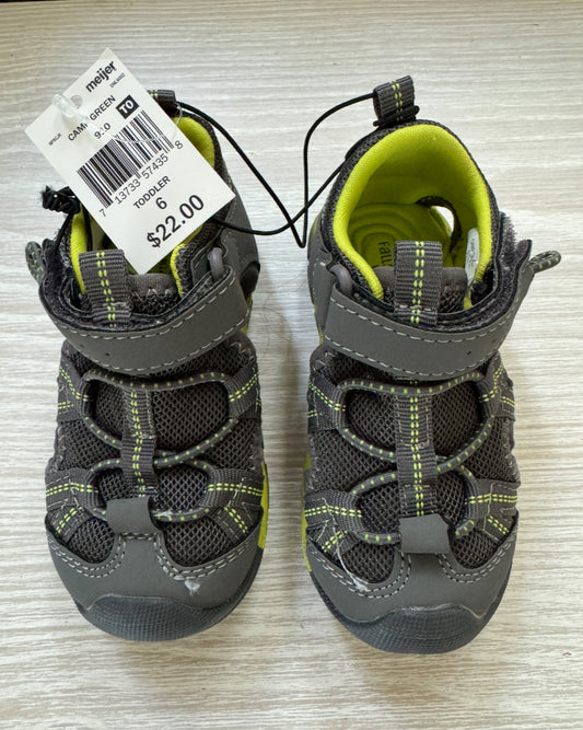 #207 Falls Creek NWT toddler size 6 outdoor shoes - has breathing holes, good fall transition shoe!