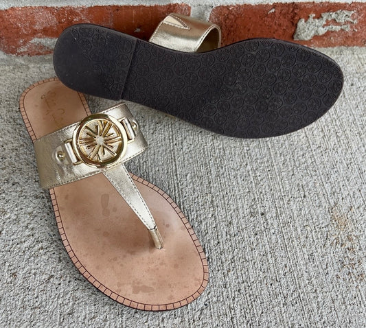 137 Women's Size 6 Lilly Pulitzer gold sandals, EUC, worn once