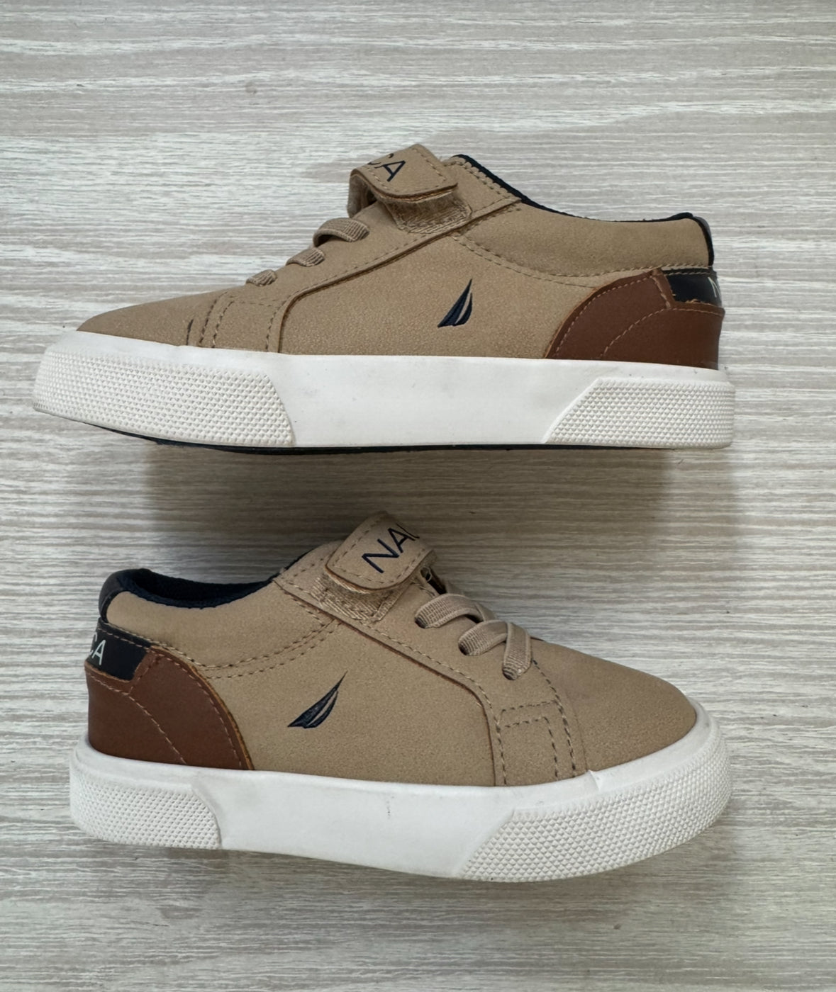 #207 Nautica toddler size 6c shoes