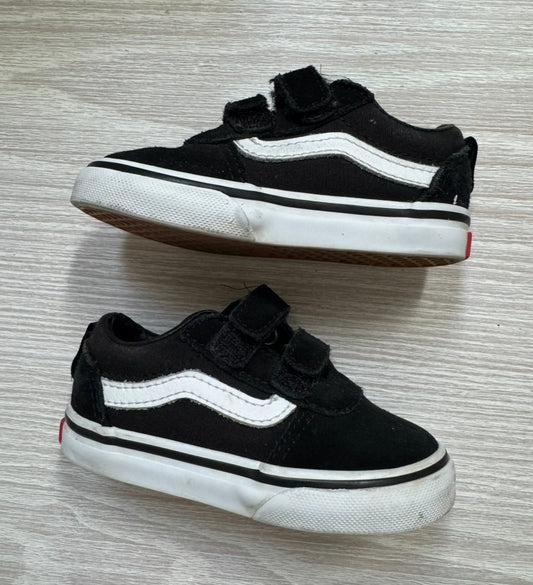 #207 Black Vans toddler size 6c