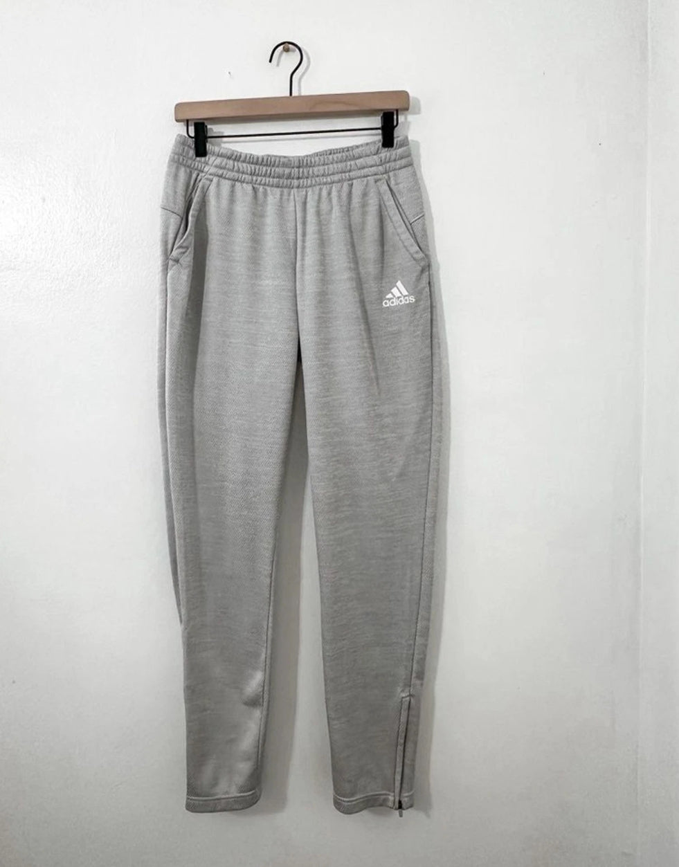 #111 Adidas Women’s Sweatpants Grey Athletic Joggers Size Medium
